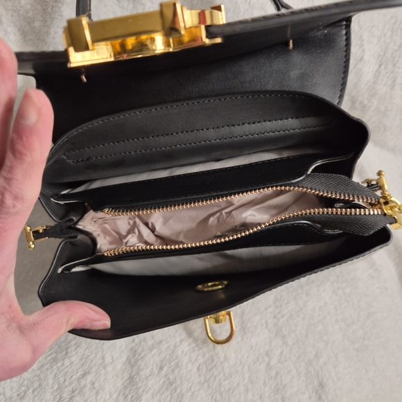 Elegant Black and Gold Croc-Embossed Handbag - Picture 7 of 11